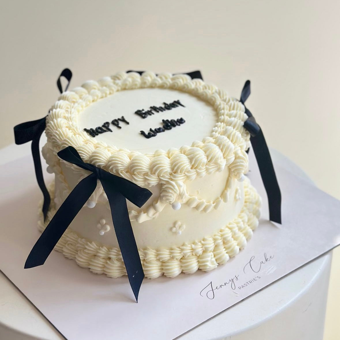 White with rebounds cake